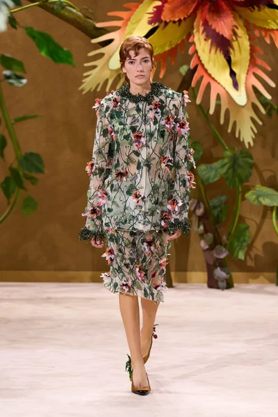 Look 3